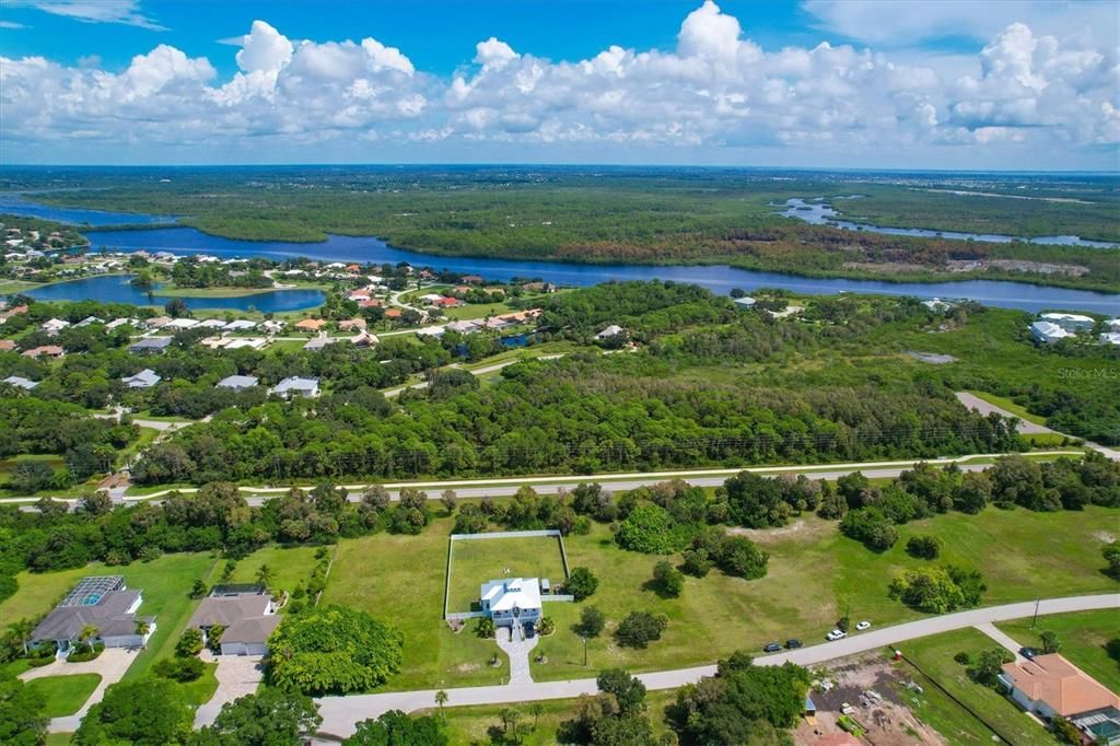 待售: $674,900 (10.89 acres)