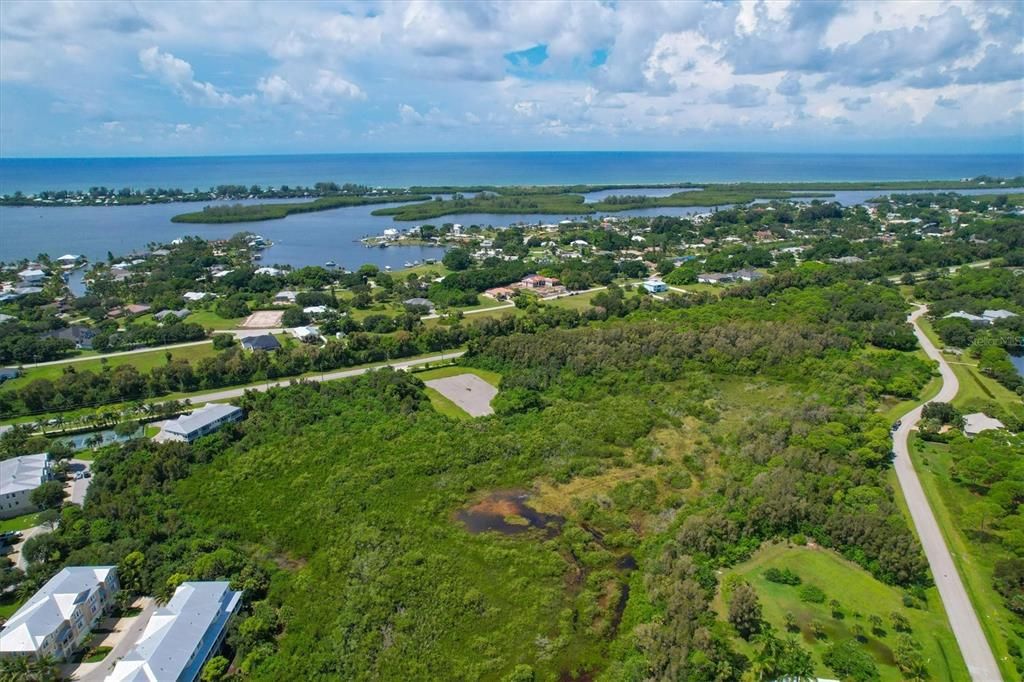 待售: $674,900 (10.89 acres)