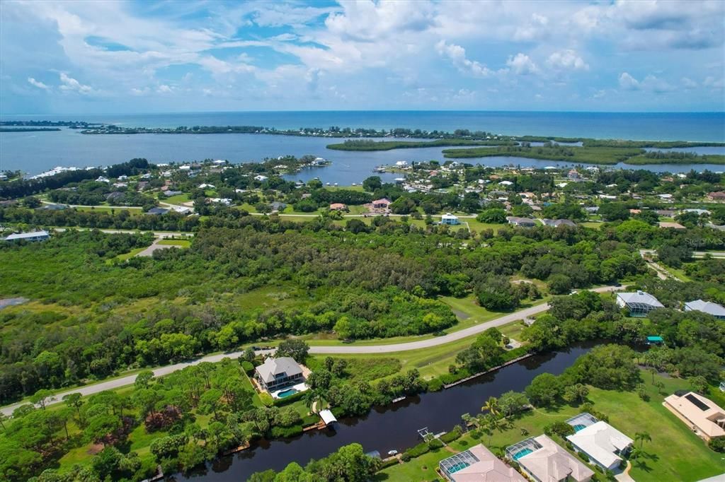 待售: $674,900 (10.89 acres)