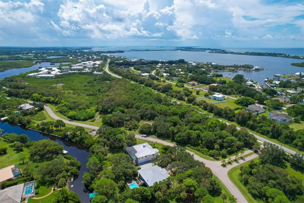 待售: $674,900 (10.89 acres)