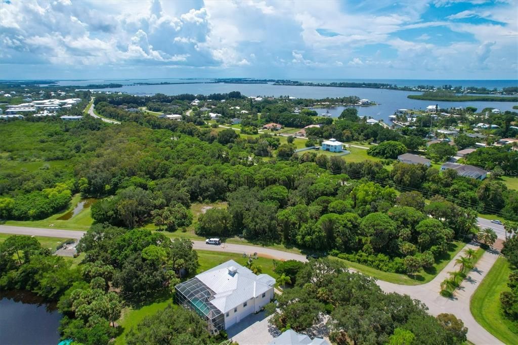 待售: $674,900 (10.89 acres)