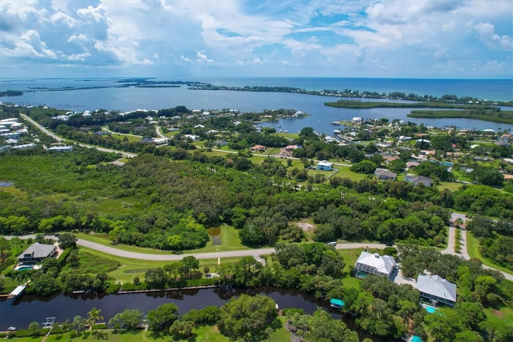 待售: $674,900 (10.89 acres)