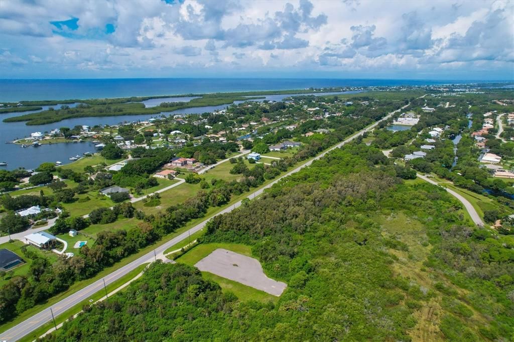 待售: $674,900 (10.89 acres)