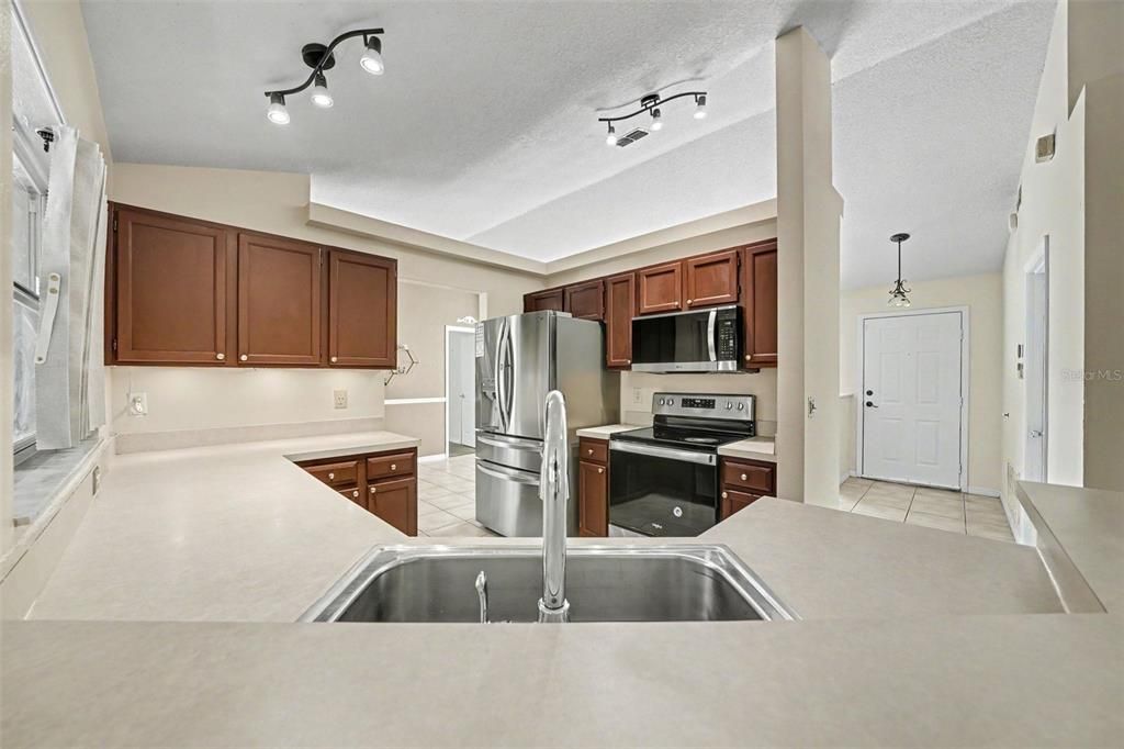 En Venta: $334,900 (3 camas, 2 baños, 1556 Pies cuadrados)