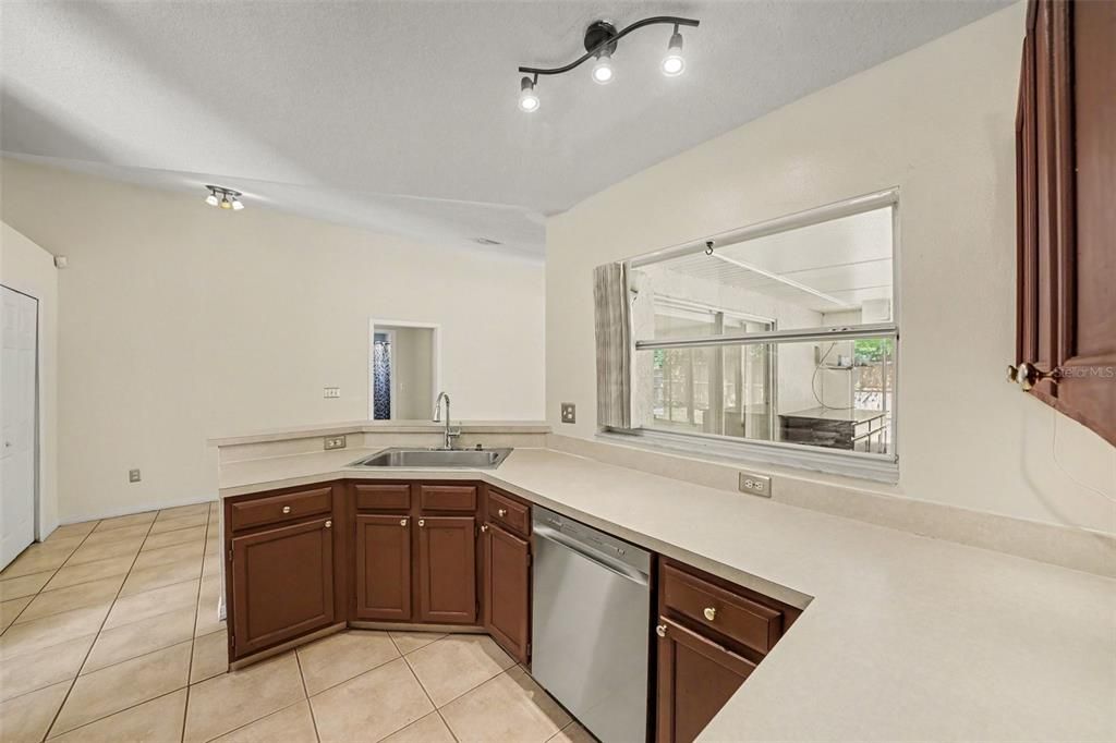 En Venta: $334,900 (3 camas, 2 baños, 1556 Pies cuadrados)