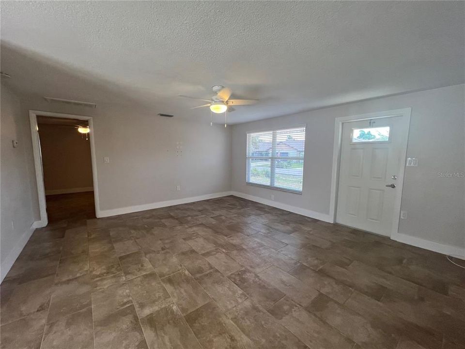 For Rent: $1,950 (2 beds, 2 baths, 1200 Square Feet)