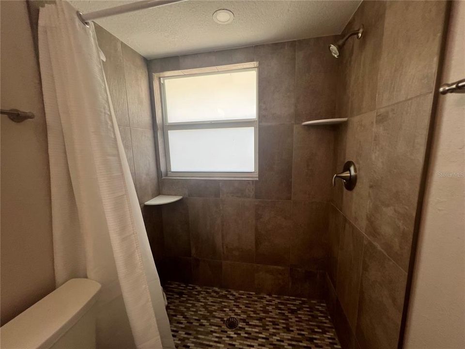 For Rent: $1,950 (2 beds, 2 baths, 1200 Square Feet)