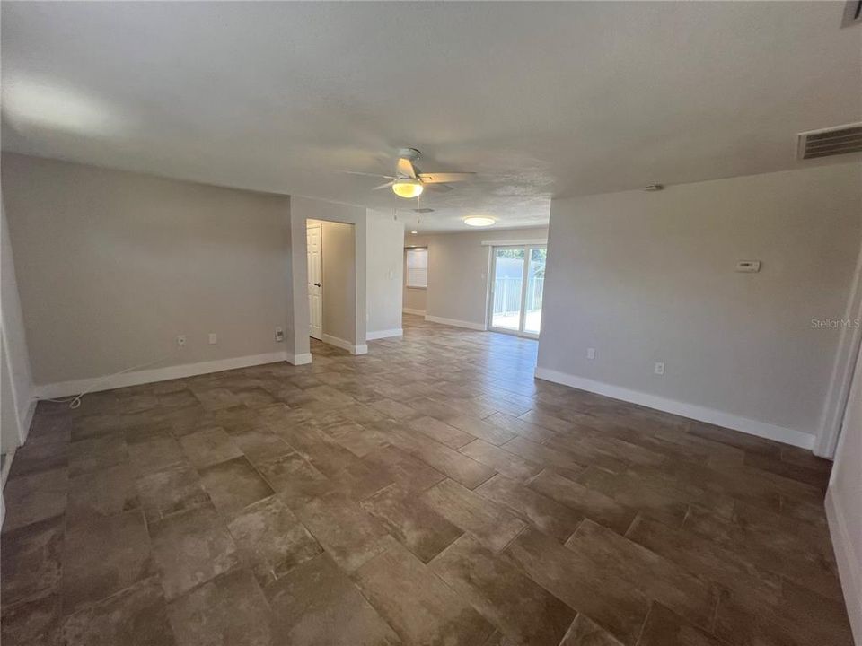 For Rent: $1,950 (2 beds, 2 baths, 1200 Square Feet)