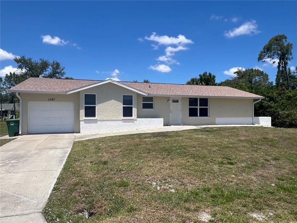 For Rent: $1,950 (2 beds, 2 baths, 1200 Square Feet)