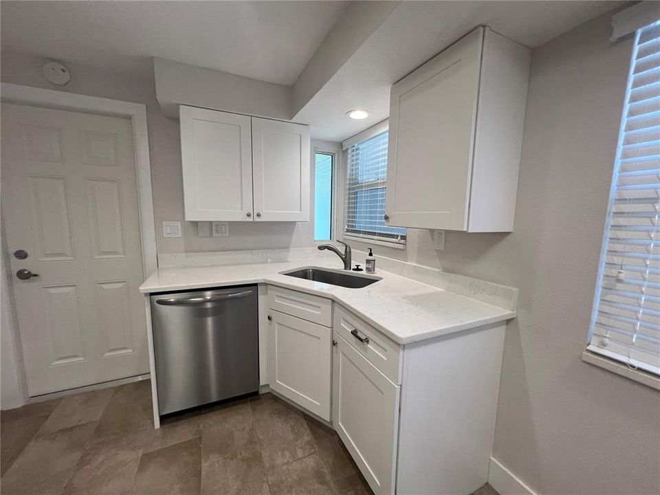 For Rent: $1,950 (2 beds, 2 baths, 1200 Square Feet)