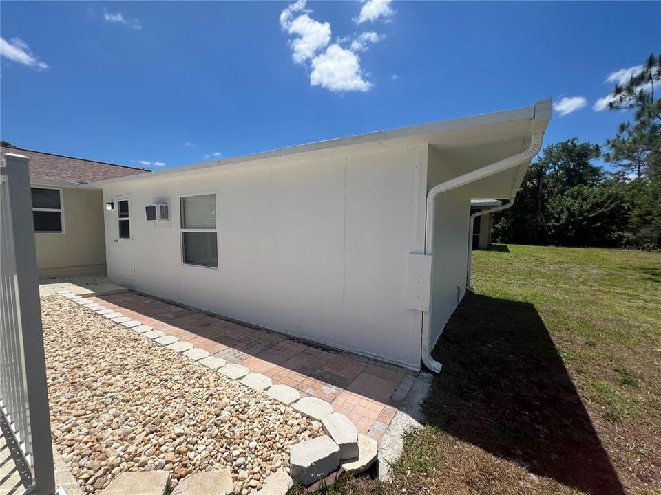For Rent: $1,950 (2 beds, 2 baths, 1200 Square Feet)