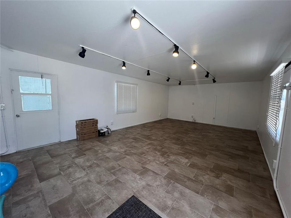 For Rent: $1,950 (2 beds, 2 baths, 1200 Square Feet)