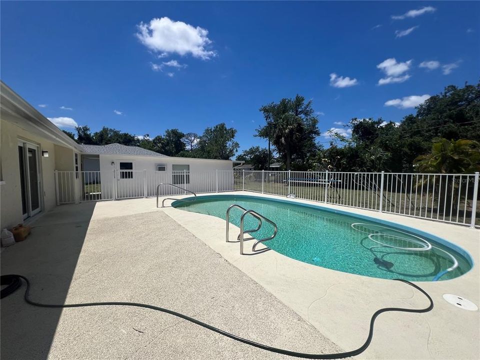 For Rent: $1,950 (2 beds, 2 baths, 1200 Square Feet)