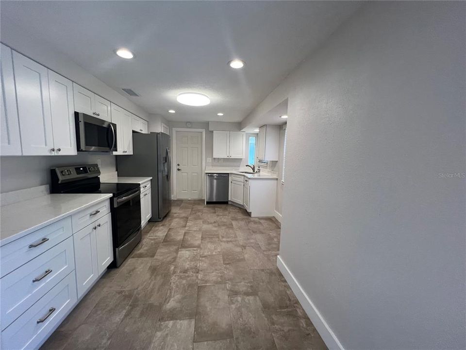 For Rent: $1,950 (2 beds, 2 baths, 1200 Square Feet)