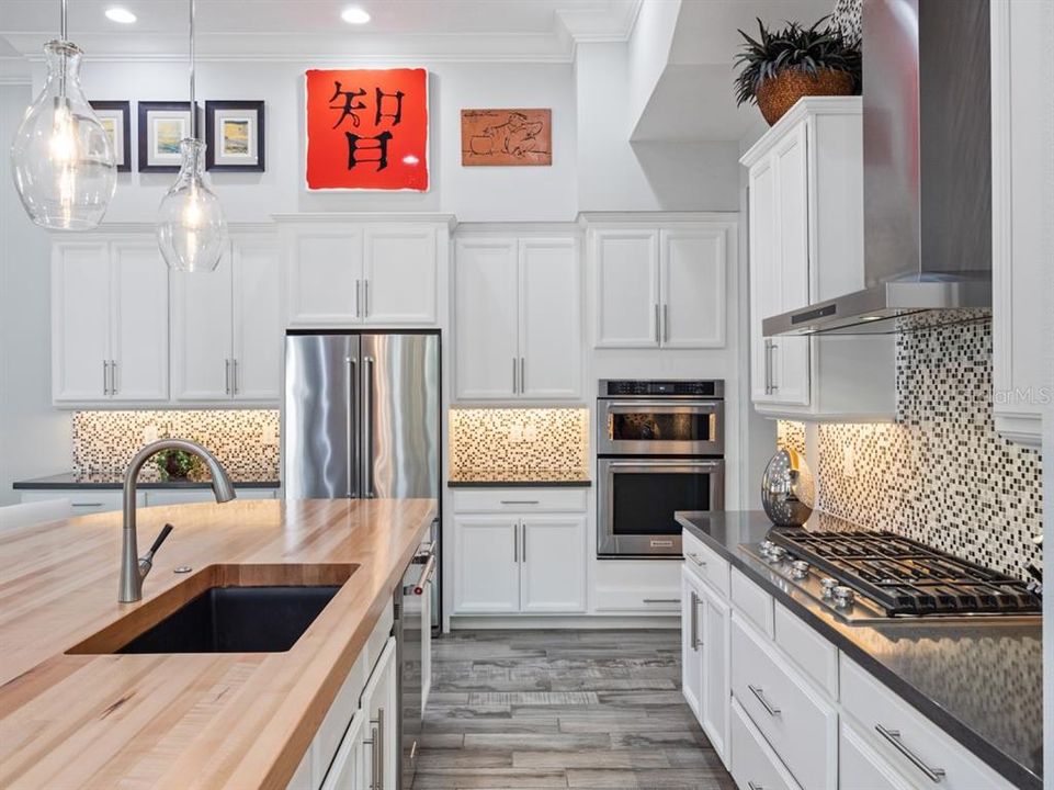 En Venta: $1,425,000 (3 camas, 3 baños, 3251 Pies cuadrados)
