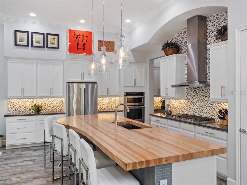 En Venta: $1,425,000 (3 camas, 3 baños, 3251 Pies cuadrados)