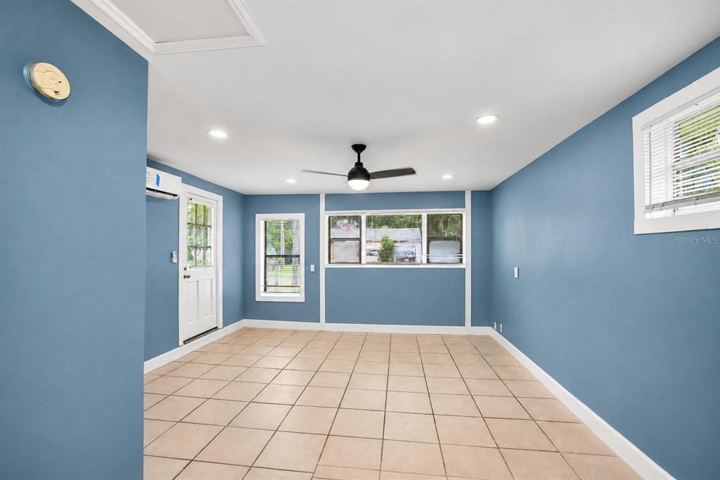 For Rent: $1,200 (1 beds, 1 baths, 512 Square Feet)