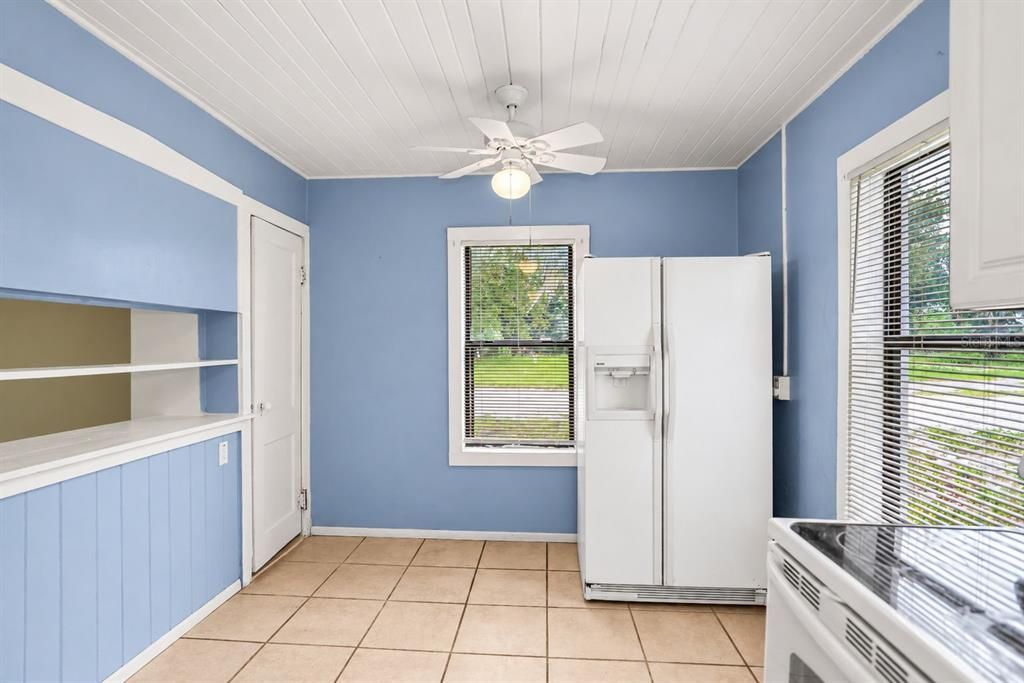 For Rent: $1,200 (1 beds, 1 baths, 512 Square Feet)