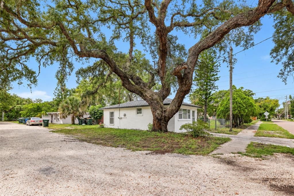 For Rent: $1,200 (1 beds, 1 baths, 512 Square Feet)