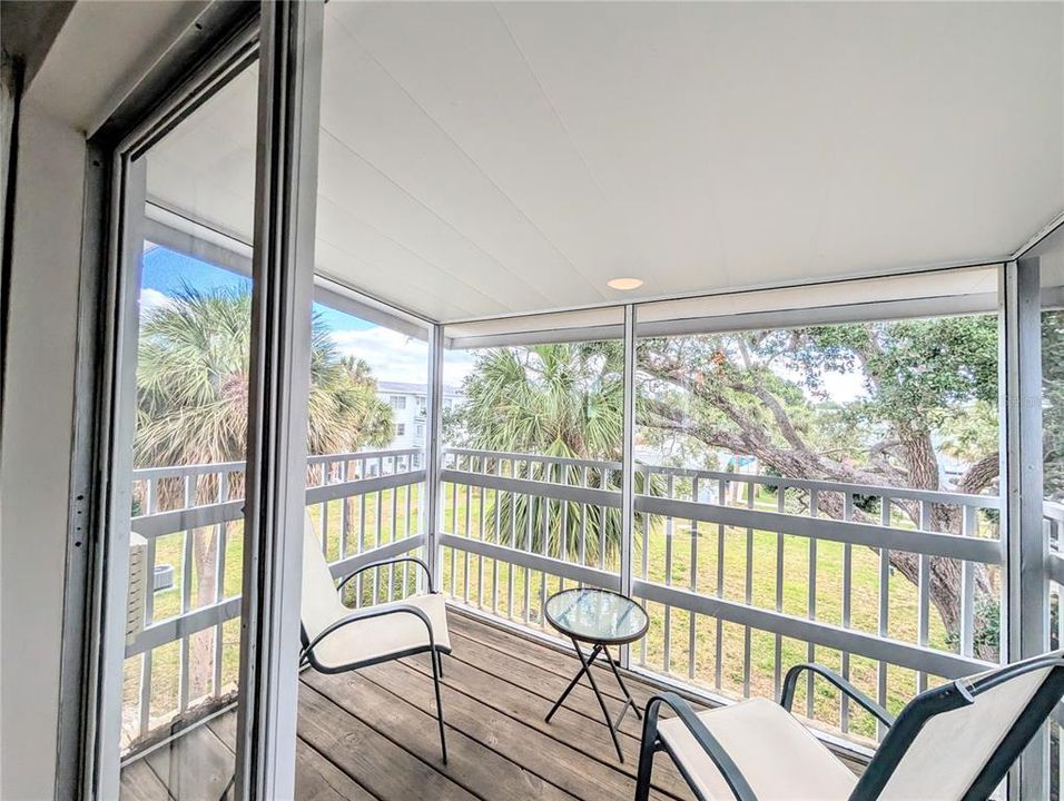 For Sale: $84,900 (1 beds, 1 baths, 576 Square Feet)