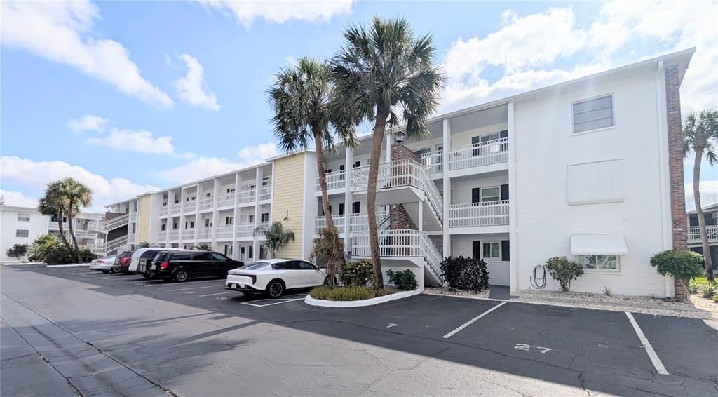 For Sale: $84,900 (1 beds, 1 baths, 576 Square Feet)