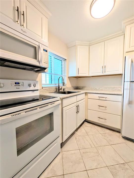 For Sale: $84,900 (1 beds, 1 baths, 576 Square Feet)