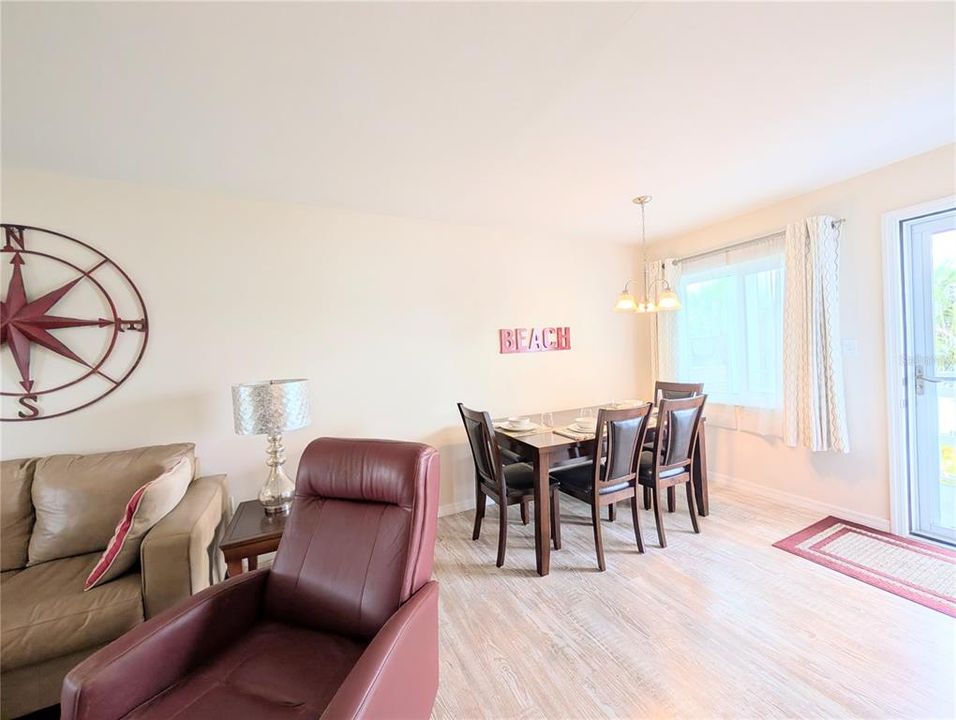 For Sale: $84,900 (1 beds, 1 baths, 576 Square Feet)