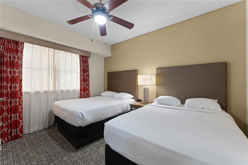For Sale: $159,999 (2 beds, 2 baths, 957 Square Feet)
