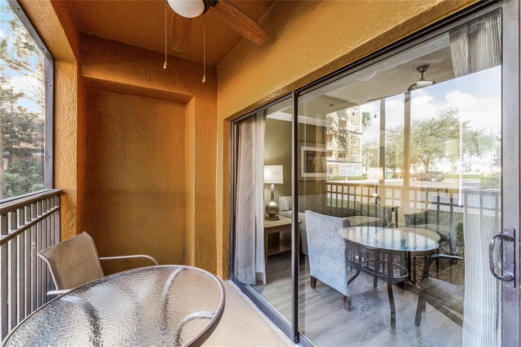 For Sale: $159,999 (2 beds, 2 baths, 957 Square Feet)