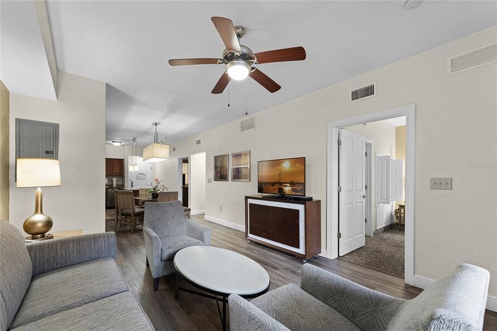 For Sale: $159,999 (2 beds, 2 baths, 957 Square Feet)