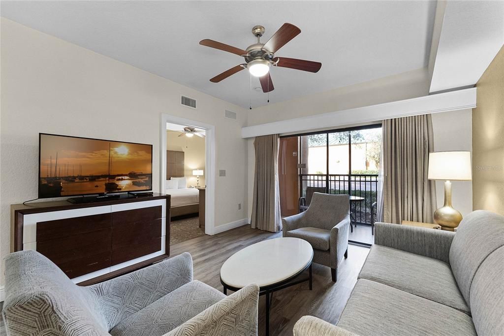 For Sale: $159,999 (2 beds, 2 baths, 957 Square Feet)