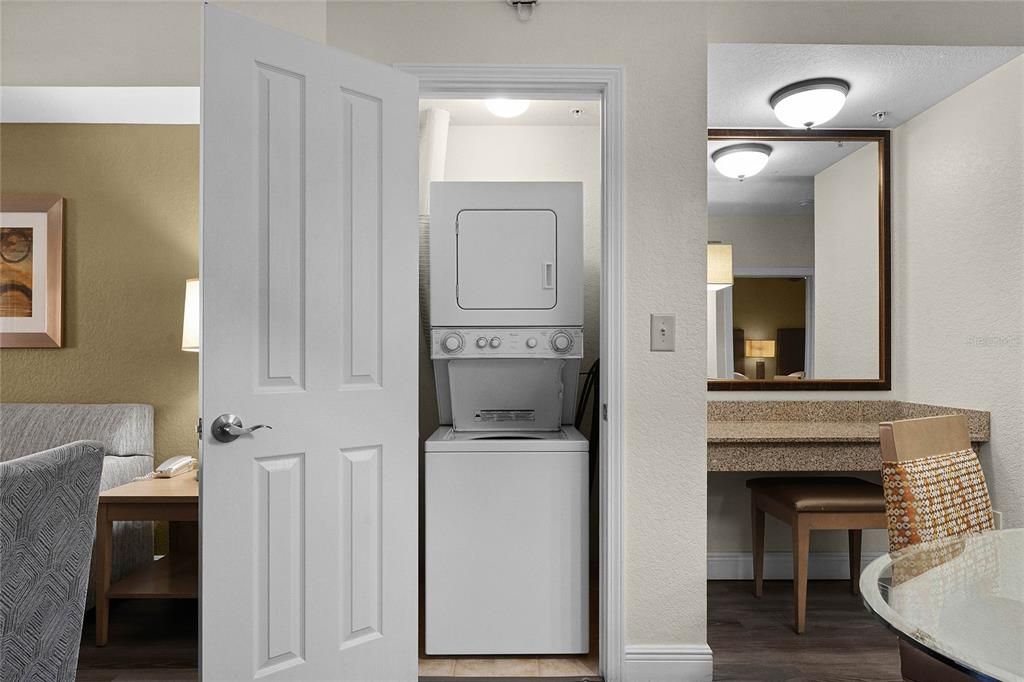 For Sale: $159,999 (2 beds, 2 baths, 957 Square Feet)