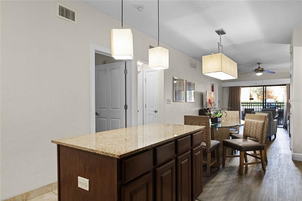 For Sale: $159,999 (2 beds, 2 baths, 957 Square Feet)
