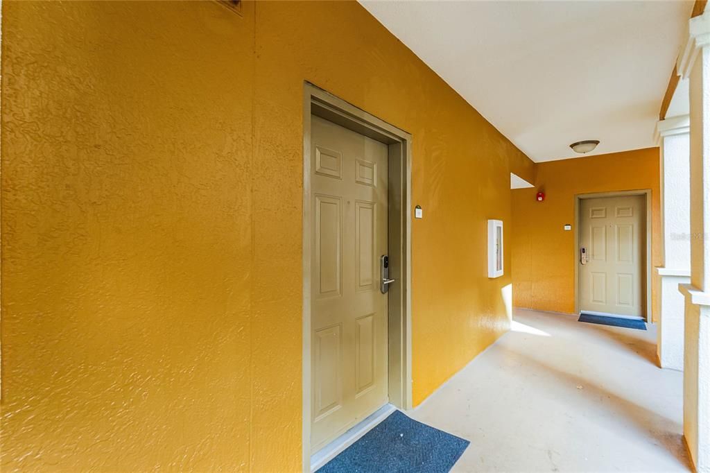 For Sale: $159,999 (2 beds, 2 baths, 957 Square Feet)