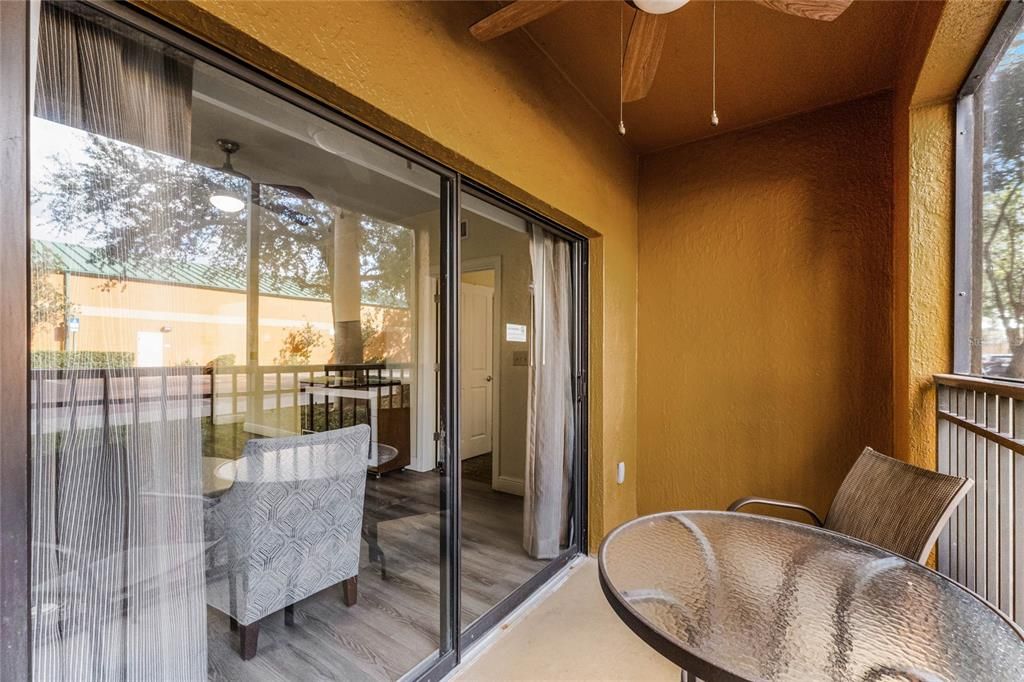 For Sale: $159,999 (2 beds, 2 baths, 957 Square Feet)