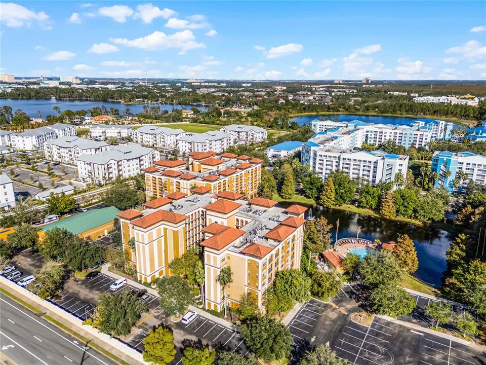 For Sale: $159,999 (2 beds, 2 baths, 957 Square Feet)
