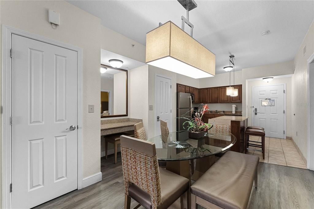 For Sale: $159,999 (2 beds, 2 baths, 957 Square Feet)