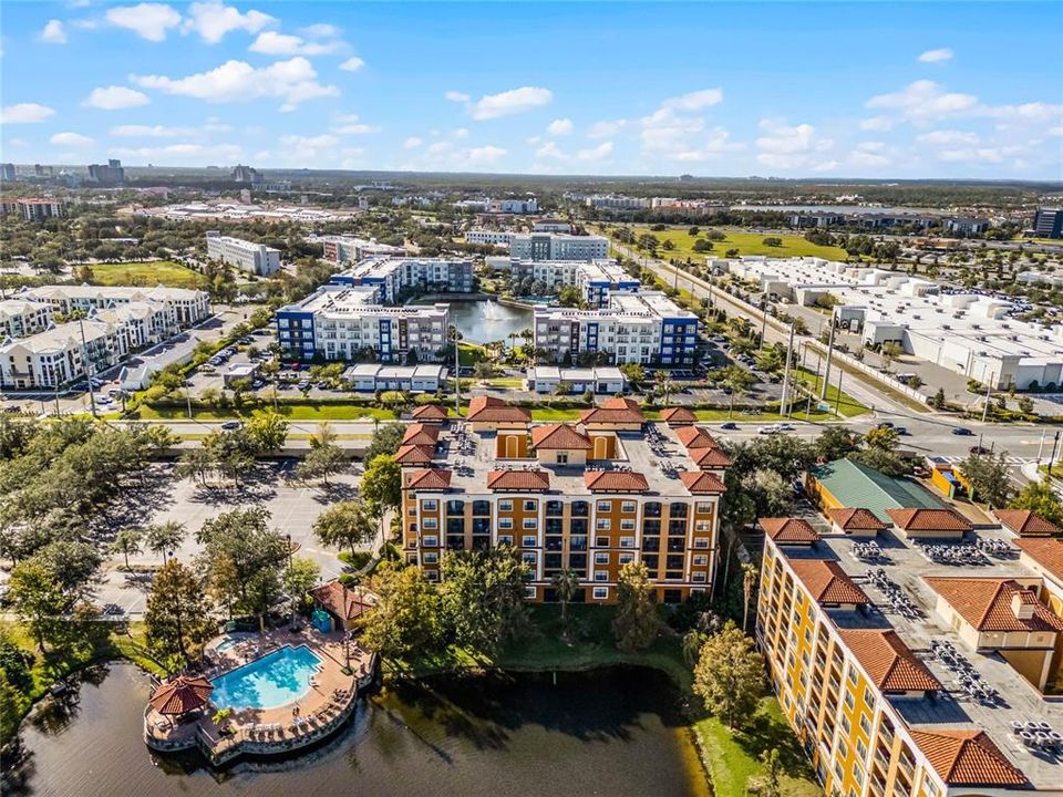 For Sale: $159,999 (2 beds, 2 baths, 957 Square Feet)