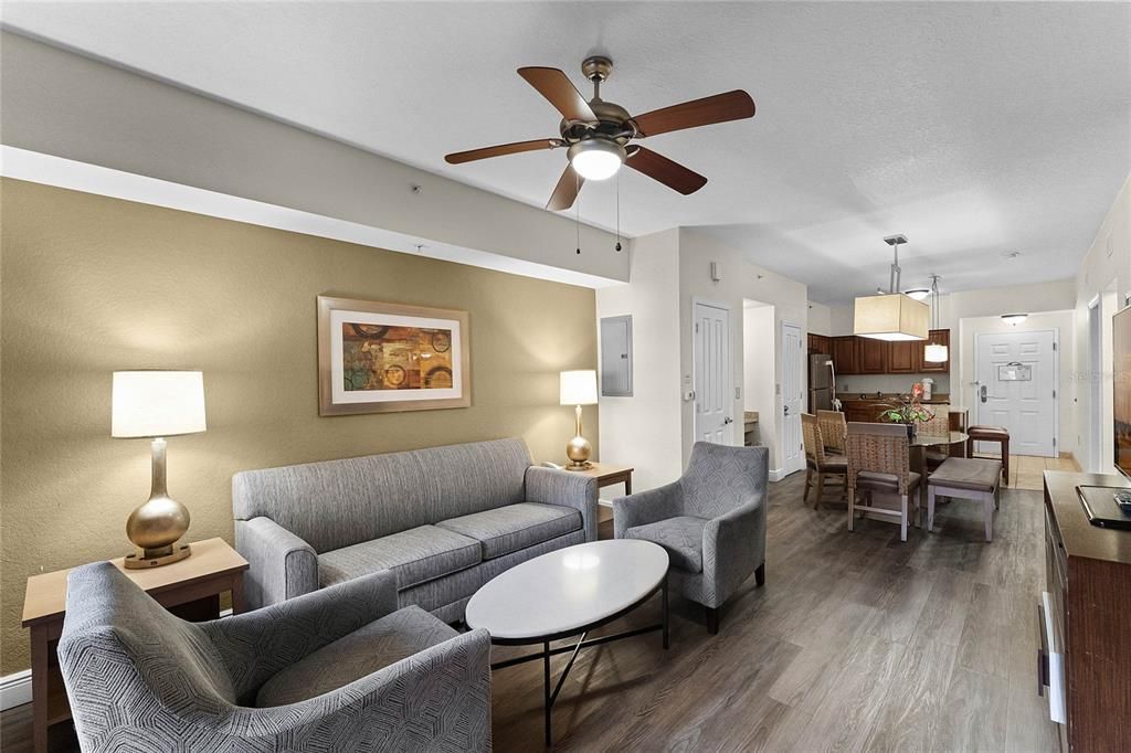 For Sale: $159,999 (2 beds, 2 baths, 957 Square Feet)