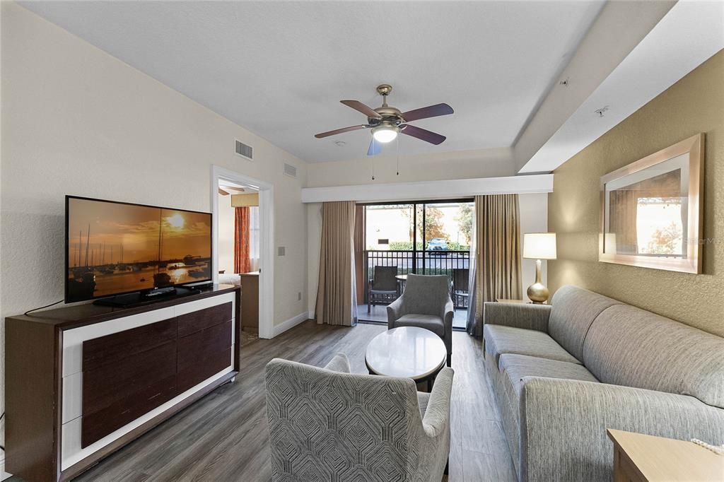For Sale: $159,999 (2 beds, 2 baths, 957 Square Feet)