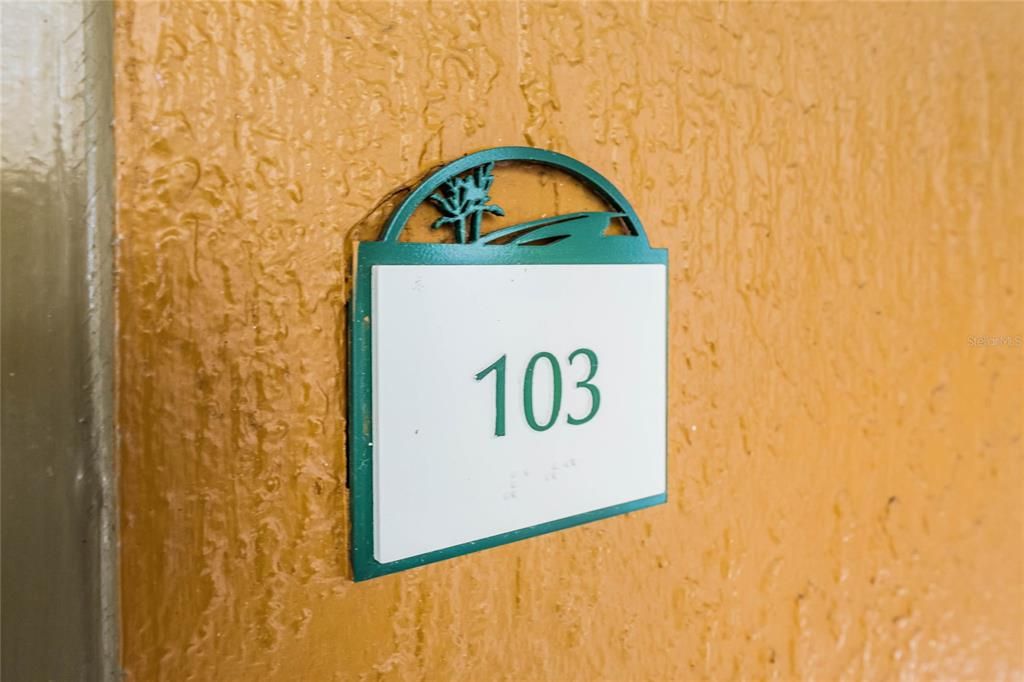 For Sale: $159,999 (2 beds, 2 baths, 957 Square Feet)
