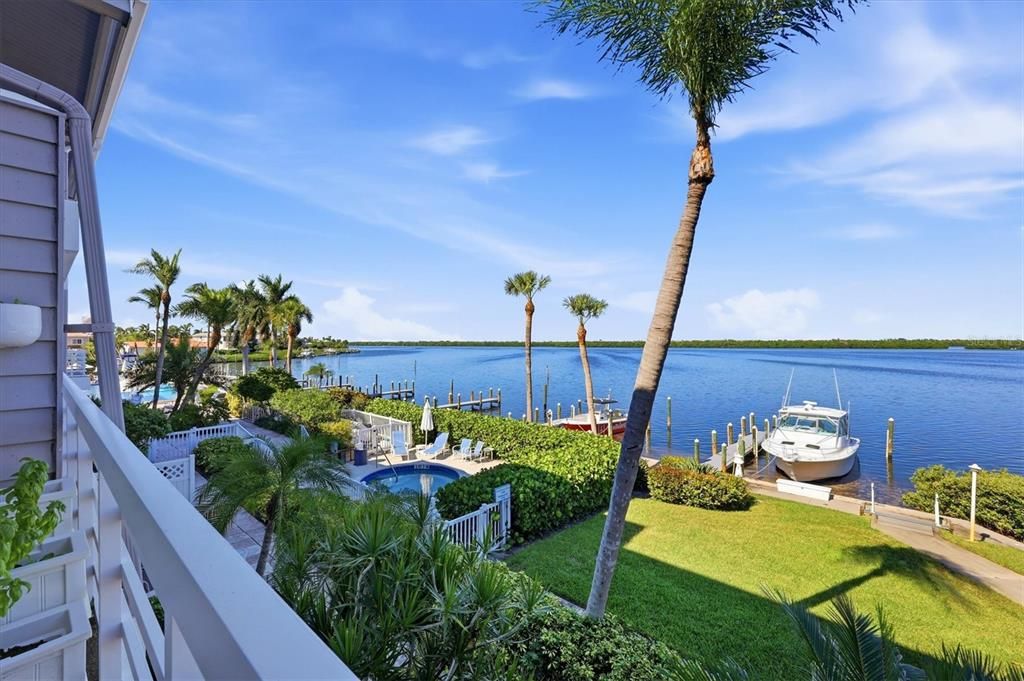 For Sale: $1,089,000 (2 beds, 2 baths, 1293 Square Feet)
