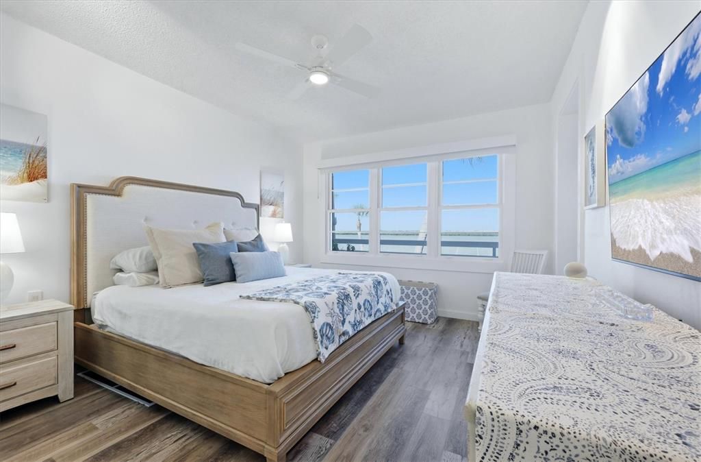 For Sale: $1,089,000 (2 beds, 2 baths, 1293 Square Feet)