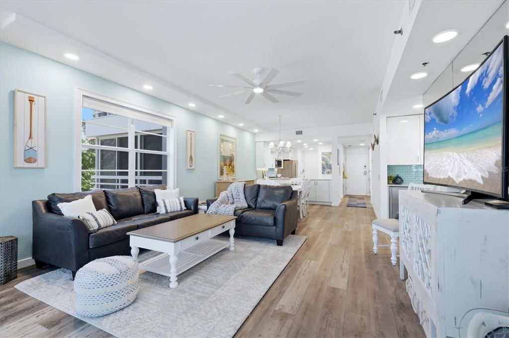 For Sale: $1,089,000 (2 beds, 2 baths, 1293 Square Feet)