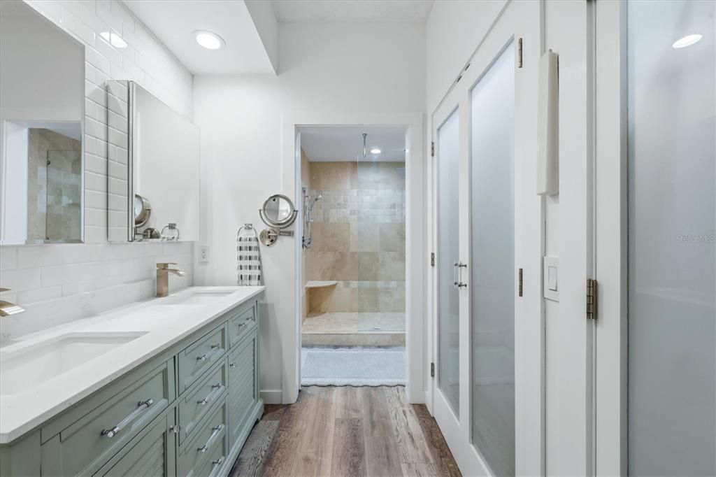 For Sale: $1,089,000 (2 beds, 2 baths, 1293 Square Feet)