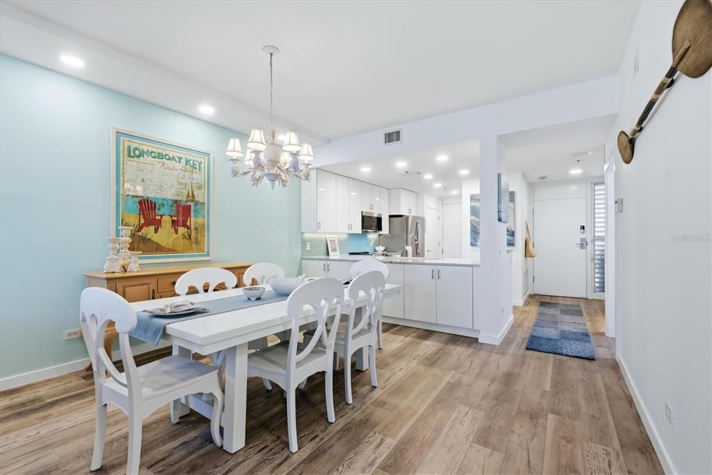 For Sale: $1,089,000 (2 beds, 2 baths, 1293 Square Feet)