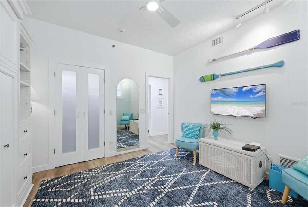 For Sale: $1,089,000 (2 beds, 2 baths, 1293 Square Feet)