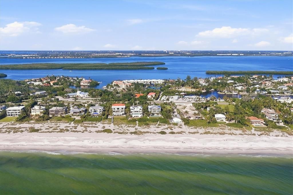 For Sale: $1,089,000 (2 beds, 2 baths, 1293 Square Feet)