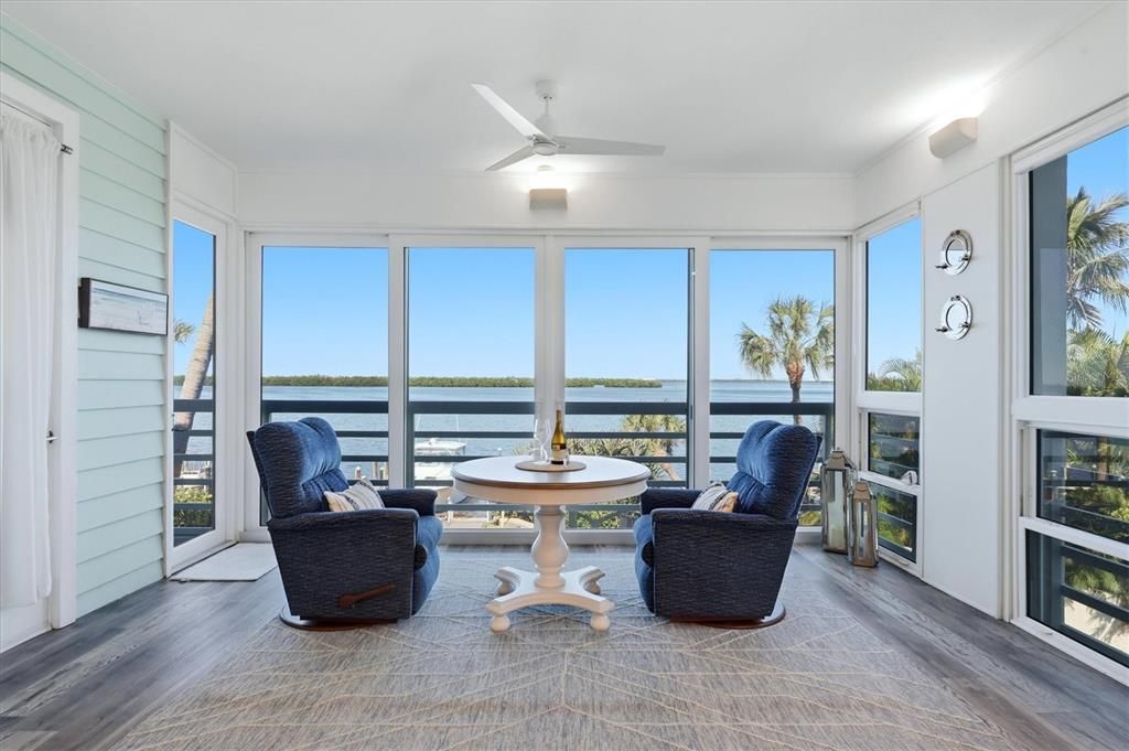 For Sale: $1,089,000 (2 beds, 2 baths, 1293 Square Feet)