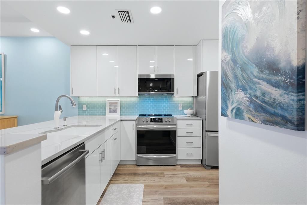For Sale: $1,089,000 (2 beds, 2 baths, 1293 Square Feet)